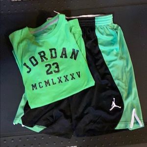 Air Jordan short and T-shirt set size boys L/XL